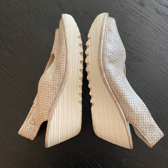 FLY LONDON Peep Toe Wedge Sandal - Picture 4 of 6